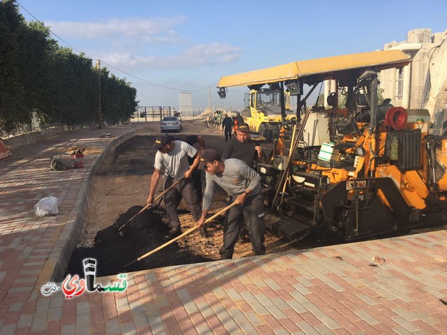 فيديو : تعبيد شارع جبل عوني ومدرسة الحياة بعد طول انتظار ومصاعب عدة بمشاركة رئيس البلدية الذي اكد على استمرار حملة التعبيد